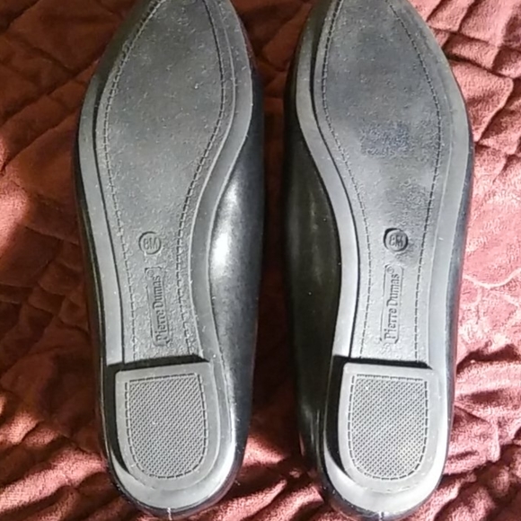 Pierre Dumas Women's Black Ballet Flats - Picture 11 of 14
